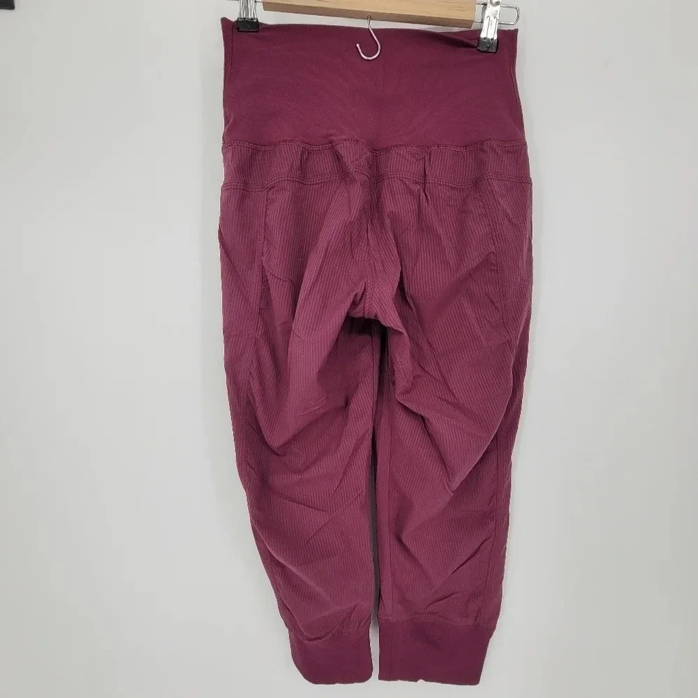 Lululemon in flux cropped capri hi rise plum pants size 4 - Picture 2 of 8